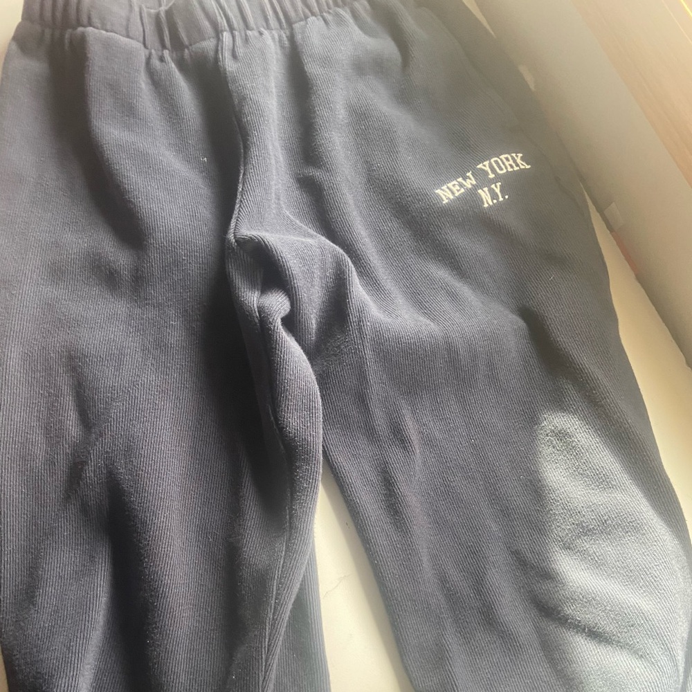 Brandy New York sweatpants 
Size: fits all would say it’s about a S/M